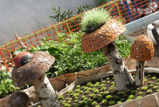 Поделки для сада - мозаичные грибы