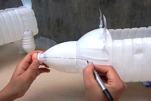 Разрисовка лисы из пластиковых бутылок 