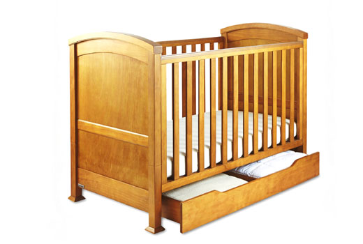 деревянная детская кроватка 