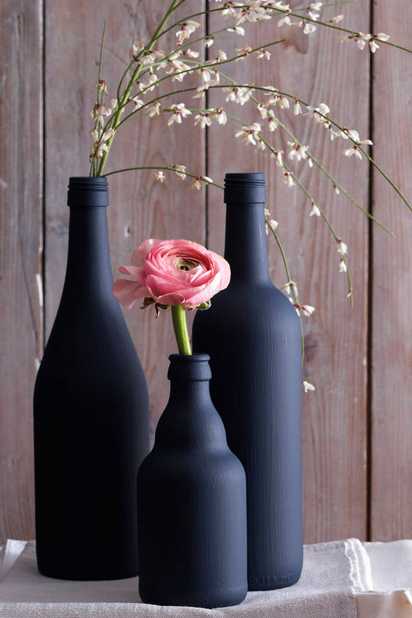 стильные вазочки из бутылок 